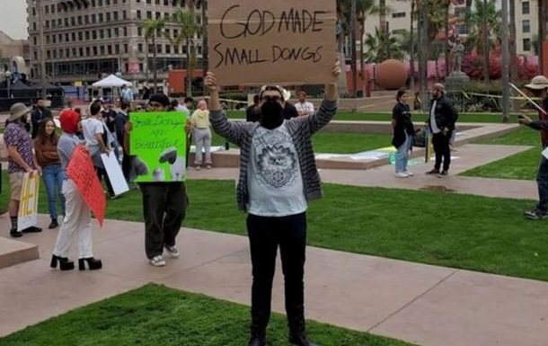 У США відбулася акція протесту на захист маленьких пенісів