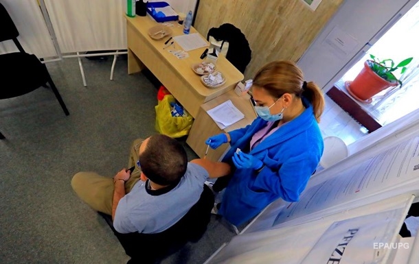 В Украине разрешили ускоренную регистрацию вакцин и лекарств от COVID