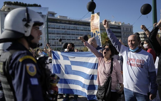Медпрацівники Греції протестують проти обов язкової COVID-вакцинації