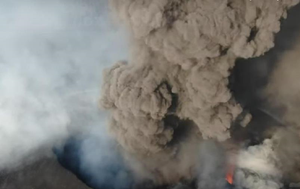 Вулкан на Канарах показали з висоти польоту