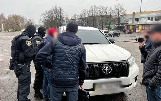 На Дніпропетровщині затримано 11 копів за хабарі та вимагання