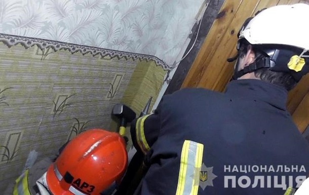 У Києві звільнили дівчину, яку утримували в квартирі