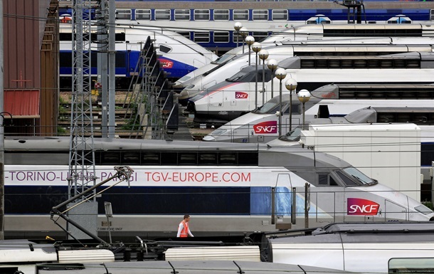 Во Франции четверых мигрантов сбил поезд