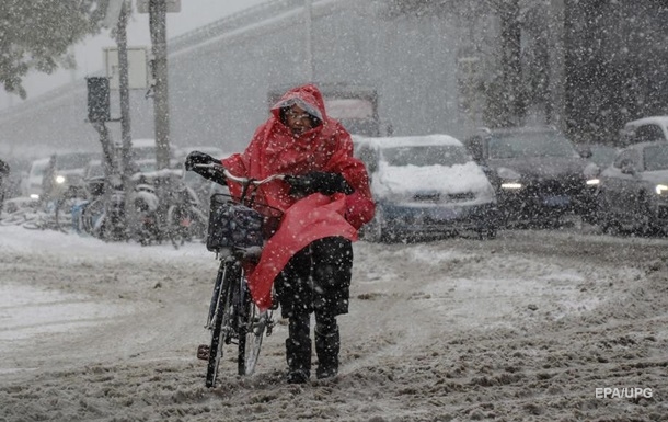 Пекин занесло снегом