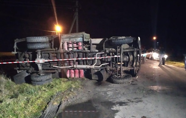 На Сумщині перекинулася вантажівка, загинув пасажир