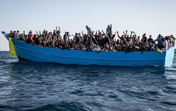 Італія дозволила зайти в порт німецькому судну з 800 врятованими мігрантами 