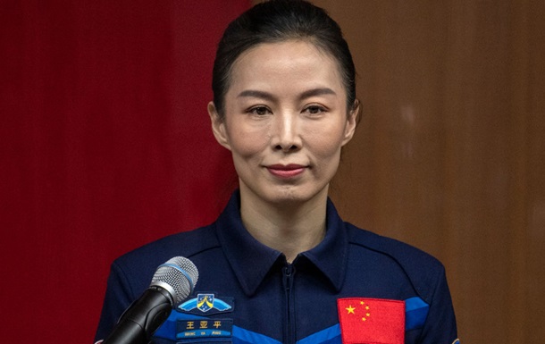 Жінка-космонавт із Китаю вперше вийшла у відкритий космос