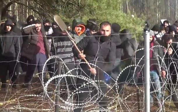 З явилися нові відео ситуації на польському кордоні