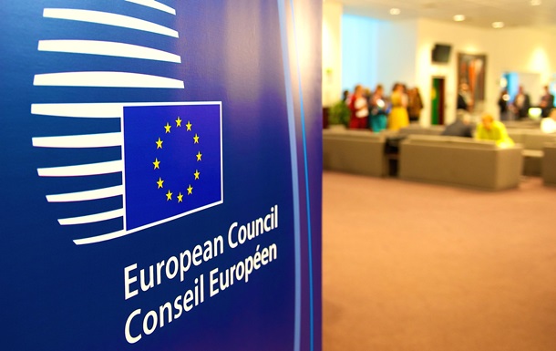 ЄС призупинив спрощений візовий режим для офіційних осіб Білорусі
