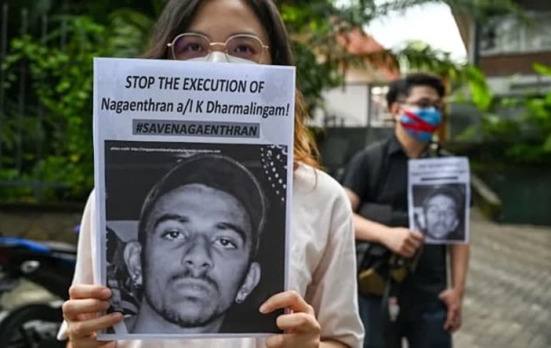 В Сингапуре отсрочили казнь контрабандиста с коронавирусом