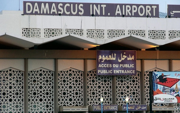 У Мережі показали чергу біженців на рейс до Мінська в аеропорту Дамаска