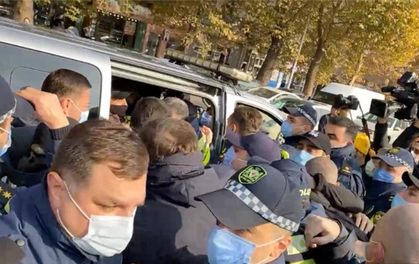 В Тбилиси на акциях в поддержку Саакашвили задержали 46 человек 