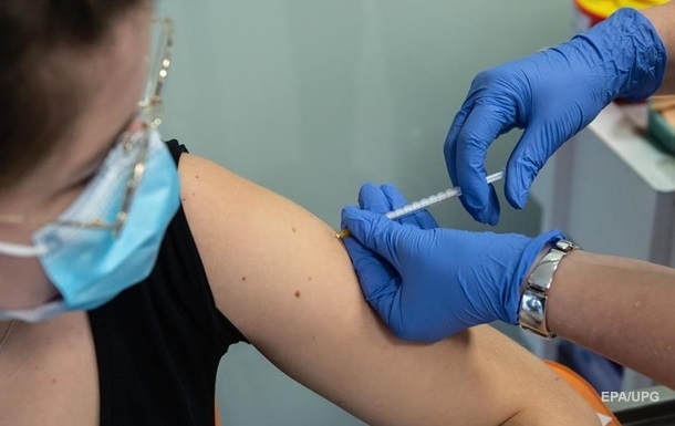 В Украине медиков и коммунальщиков обяжут вакцинироваться