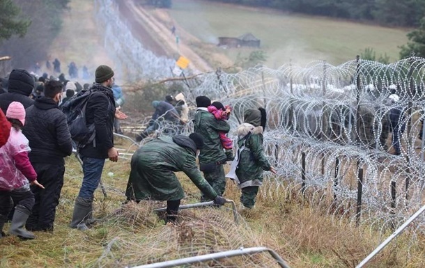 У Польщі заявили про збільшення кількості мігрантів на кордоні з Білоруссю