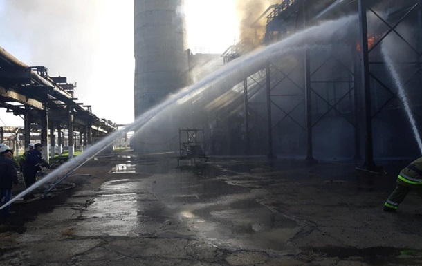 В Кременчуге возник пожар на заводе Укртатнафты
