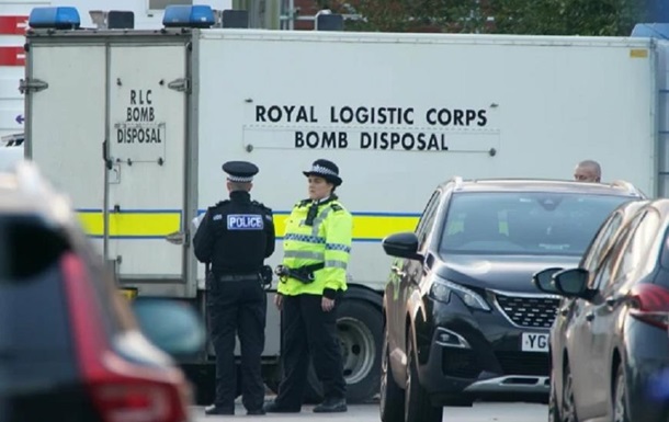 Выпрыгнул и запер двери: известны подробности взрыва авто в Ливерпуле