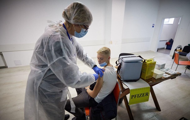 В Украине за сутки меньше 100 тысяч COVID-прививок