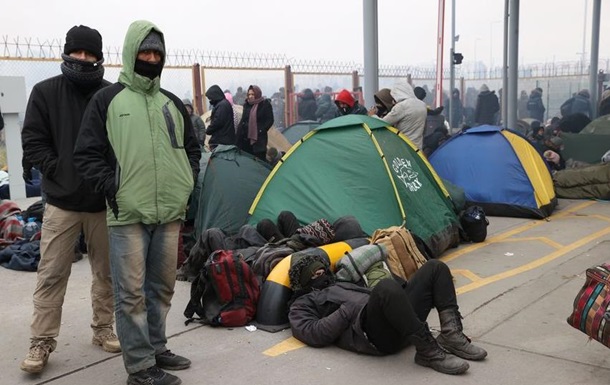 Мигранты встали лагерем у погранперехода Польши