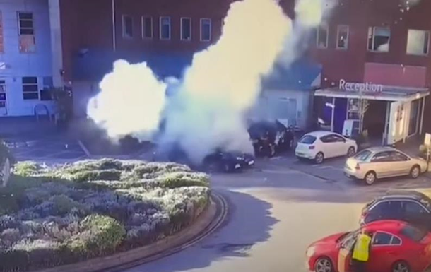 З явилося відео моменту вибуху авто у Ліверпулі