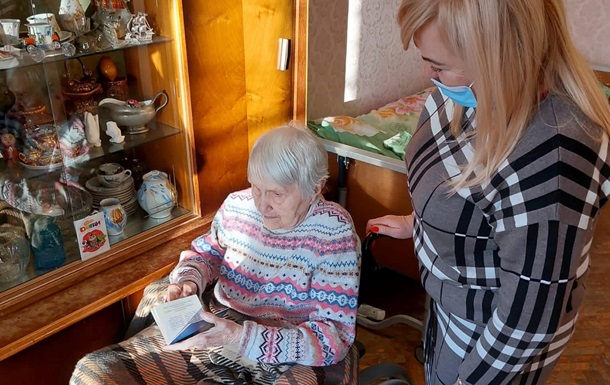 В Одессе загранпаспорт выдали 104-летней женщине