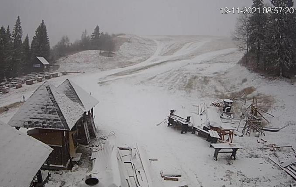 У горах Львівської області випав перший сніг