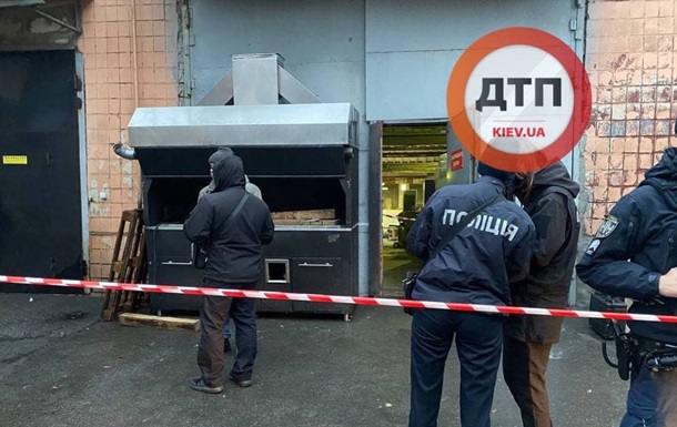 У Києві на меблевому підприємстві верстатом вбило двох робітників. 18+