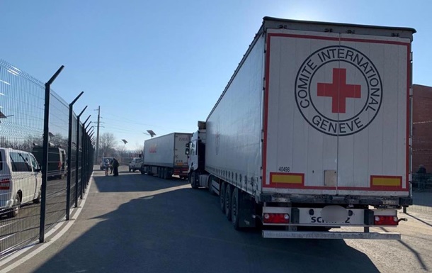 Червоний Хрест та ООН відправили 22 вантажівки з гуманітаркою на Донбас