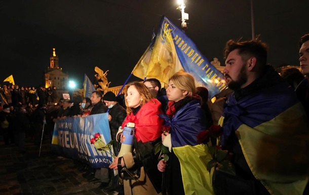 У Києві пікетники намагаються потрапити до ОП