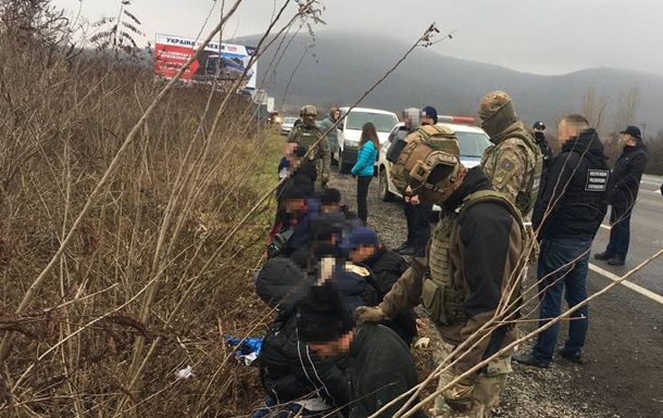На Закарпатье задержаны украинцы, перевозившие мигрантов из Бангладеш