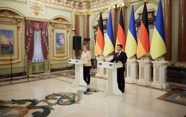 Зеленский обсудил с Меркель ситуацию на Донбассе