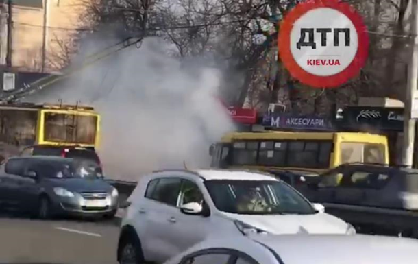 У Києві під час руху спалахнула маршрутка
