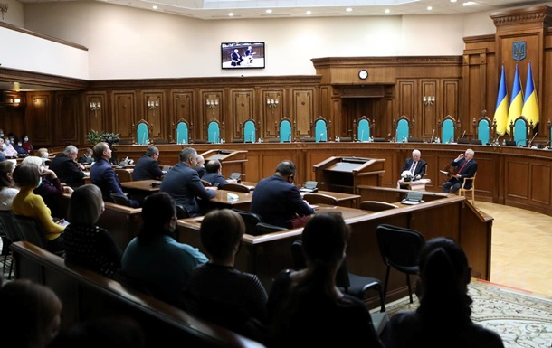 Зеленський призначив двох нових суддів КС