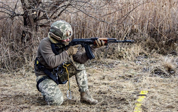 На Донбассе всего два обстрела, но есть потери