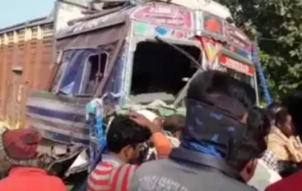 В Индии 18 человек стали жертвами ДТП с грузовиком