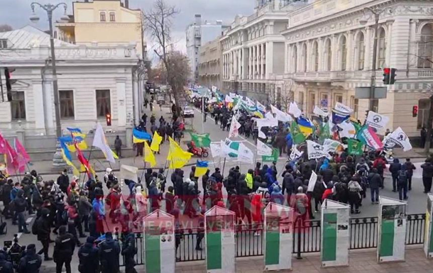 В Киеве у Рады проходит акция предпринимателей