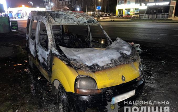 Затримали жителя Тернополя, який три дні підпалював і трощив автомобілі