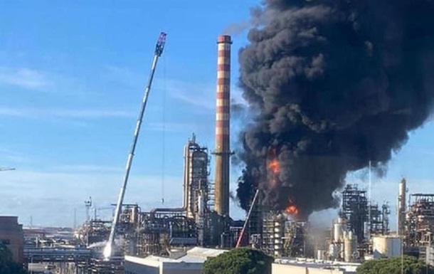 В Італії вибухнув нафтопереробний завод