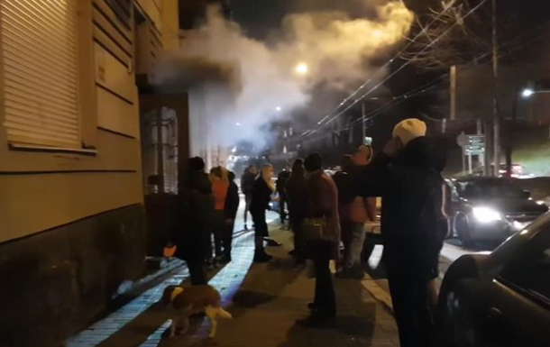 У Львові пограбували та підпалили салон краси