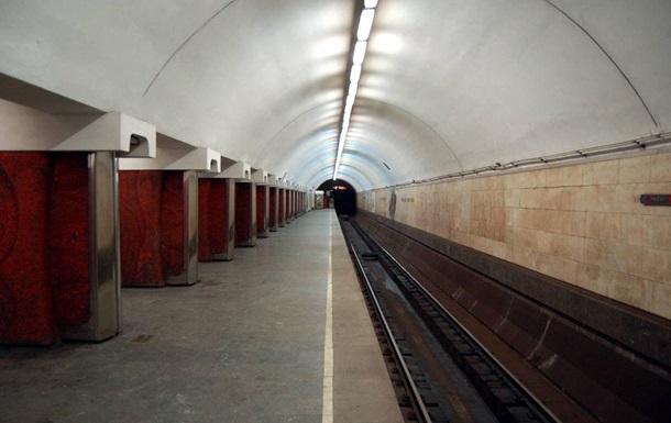 У метро Києва пасажир потрапив під поїзд