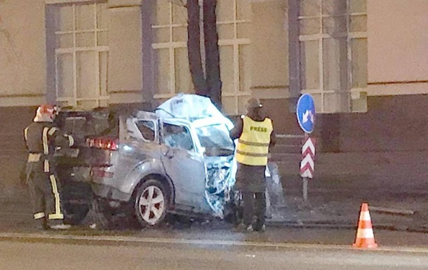 У Києві у ДТП водія викинуло з авто до вибуху