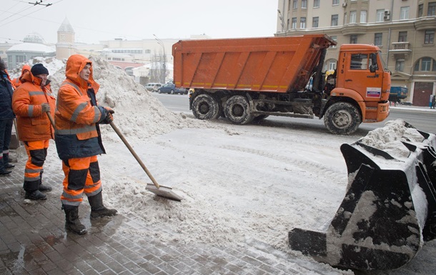 У Москві комунальники влаштували масову бійку через прибирання снігу