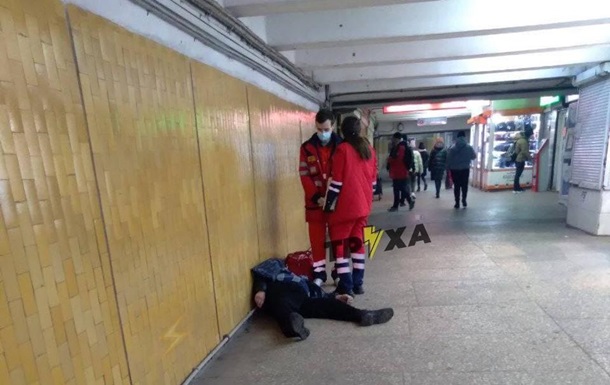 У метро Харкова помер пасажир