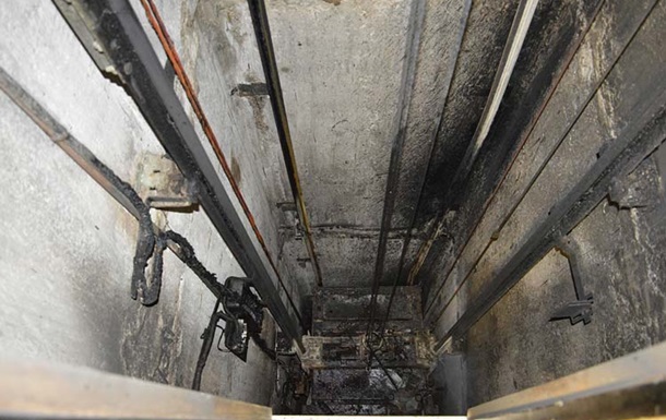 Впав у шахту ліфта: у Києві загинув монтажник