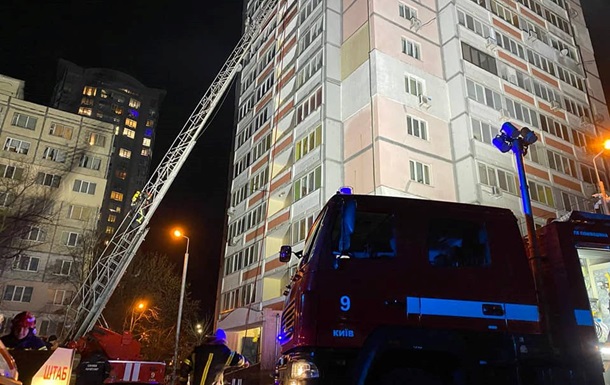 У Києві сталася пожежа у 16-поверховому будинку