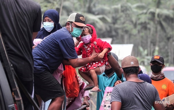 Извержение вулкана в Индонезии: погибли 14 человек