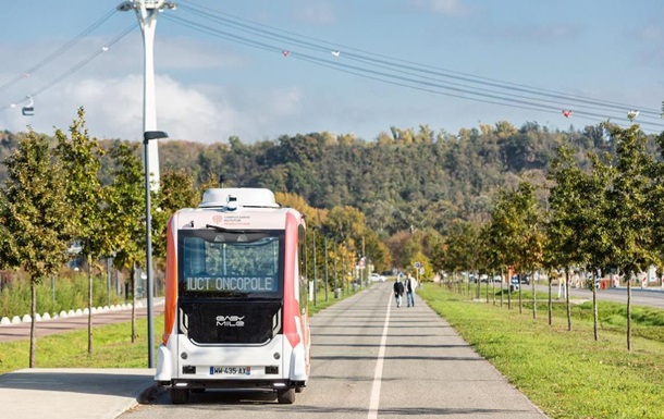 На дорогах Франции появился беспилотный автобус 