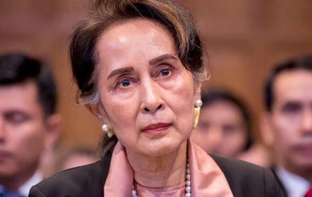 Екс-лідеру М янми скоротили покарання за кілька годин після вироку