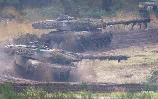 У Німеччині двоє військових загинули в аварії з танком