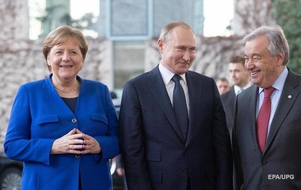 Путін звернувся до Меркель та Шольця