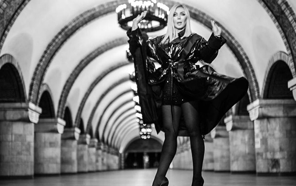 Украинская певица снялась в новом клипе в пальто на голое тело